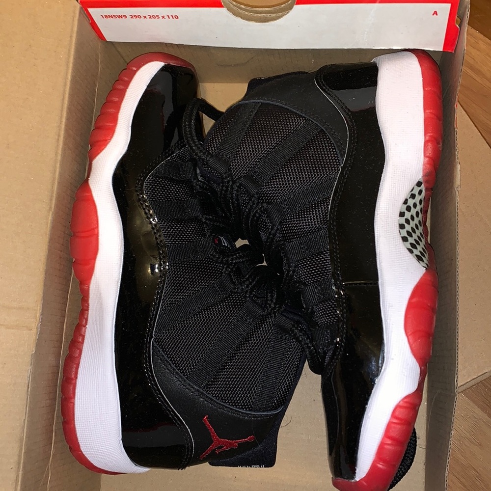 2019 Jordan 11 retro ‘bred’ SZ 7 OPEN TO OFFERS